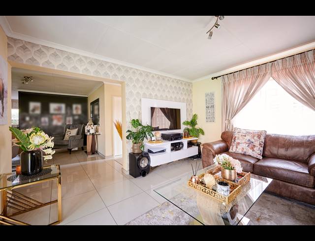 3 BEDROOM HOUSE SOLD IN HALFWAY GARDENS